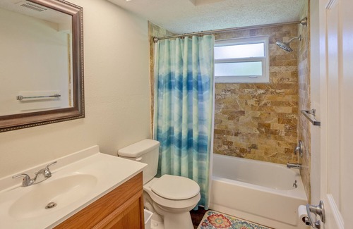 Marthas Vineyard House | Paddleboarding and Kayaking steps away from the front door.
