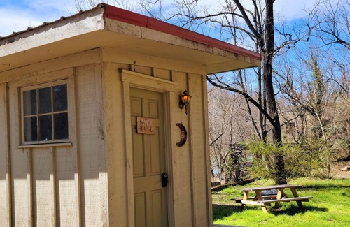Alexander Cottage | Paddlers Paradise Cottage-Glamping on the River!