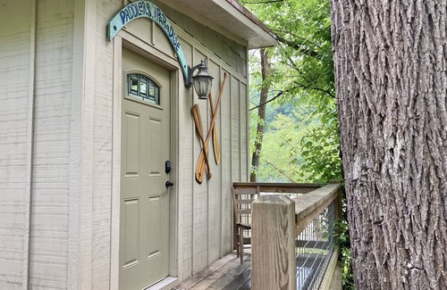 Alexander Cottage | Paddlers Paradise Cottage-Glamping on the River!
