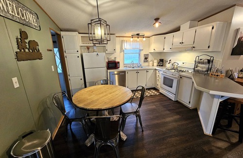 Confluence Cottage | Paddlington Bear Cottage-Access to Water, Sunsets and Hot Tub!