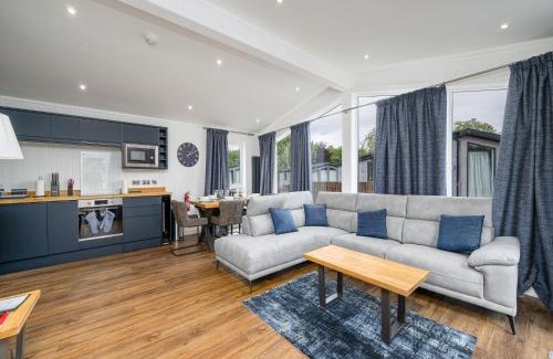 Perth House | Paddock Lodges Deluxe 3 Bed Accessible Chalet