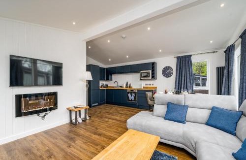 Perth House | Paddock Lodges Deluxe 3 Bed Accessible Chalet