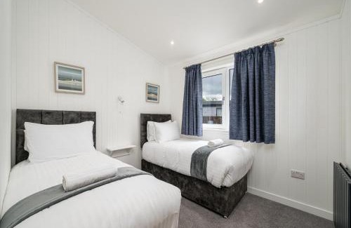 Perth House | Paddock Lodges Deluxe 3 Bed Accessible Chalet