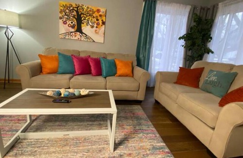 Boulder Hill House | Paddock Mardi Gras