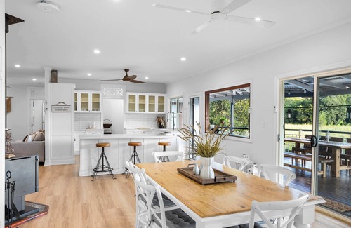 Belli Park House | Paddock View Ranch in the Sunny Coast Countryside
