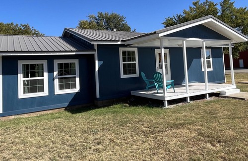 Milfay House | Paden - 3-bedrm, 1 king, sleeps 6. Parking galore.