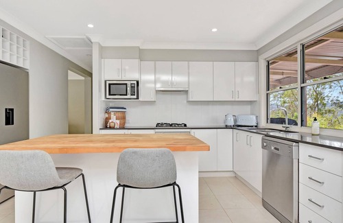 Cessnock City Council House | Paikium Off the grid in Laguna Haven A 100Acre Oasis of Sustainable Ser