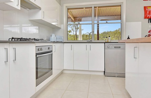 Cessnock City Council House | Paikium Off the grid in Laguna Haven A 100Acre Oasis of Sustainable Ser