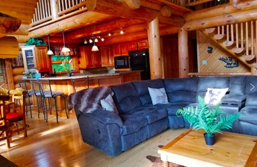 Harpers Ferry Cabin | Paint Creek Lodge w/Hot Tub & Swimming Pond. 5 Bedroom Cabin