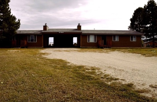 Horse Butte House | Paintbrush North- clean & quiet home with mountain views