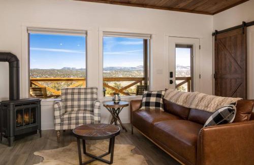 Orderville House | Painted Cliffs-Hot Tub, Amazing Views Between Zion and Bryce