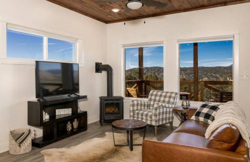 Orderville House | Painted Cliffs-Hot Tub, Amazing Views Between Zion and Bryce