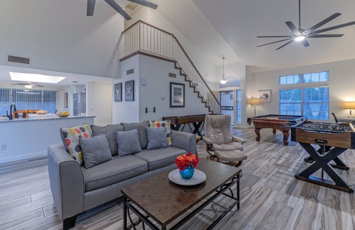 East Mesa House | Painted Mt GOLF Course Views, Heated POOL, King Beds & TVs All BRs, 2 Bikes