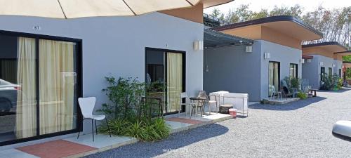 Thep Kasattri Apartment | PaKrongCheep Homestay