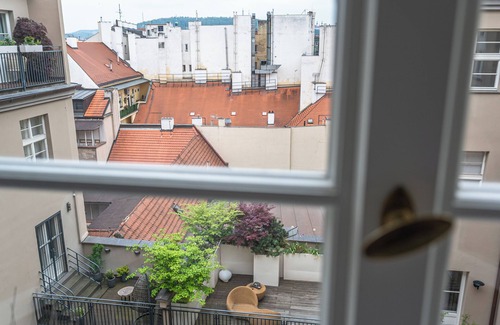 Josefov Apartment | Palace Dlouha Old Town apt with terrace & parking