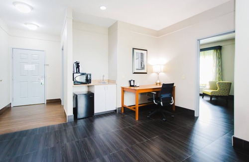 Barker Hotel | Palacio Royale Inn Signature Katy
