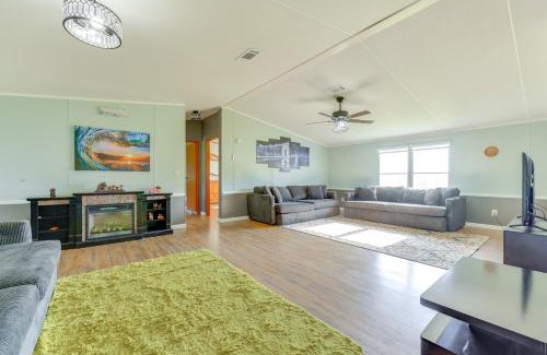 Palatka House | Palatka Hideaway with Fireplace and Private Porch