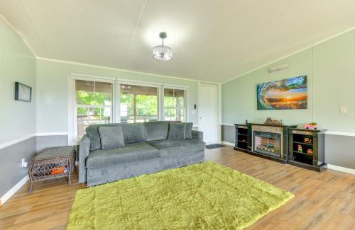 Palatka House | Palatka Hideaway with Fireplace and Private Porch