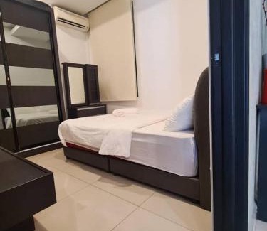 Taman Mount Austin Apartment | Palazio Mount Austin Modern Stylish 3 bedrooms balcony pool view high floor by GDRAGON HomeStay