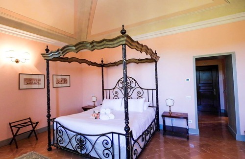 Corciano Villa | Palazzo Grande: Luxury and History in Umbria