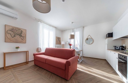 San Donato-San Vitale Apartment | Palazzo Pedretti 207, Spacious 1 Br Apartment By Halldis