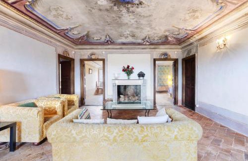 Bracelli Apartment | Palazzo Ravaschieri Apt Affrescato