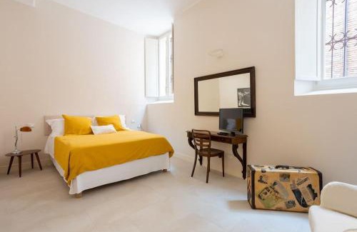 Ferrara Historic Centre Apartment | PALAZZO SABBIONI APPARTAMENTO LUSSO due CAMERE SOGGIORNO CUCINA