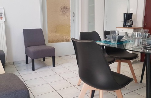 Mousio Apartment | Palette Apartment (Alice Blue) - Athens Center, 3 BD, 2 BATH