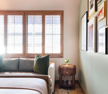 Hyde Park Hotel | Palihouse Hyde Park Village