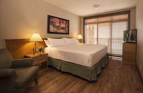 Golden Cabin | Palliser Lodge