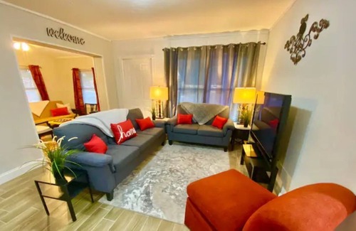 Interchange Square House | 🎣 Palm Bay Paradise Retreat 🌴 Near Beach 🏖