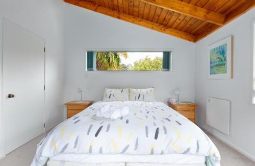 Ostend Bed & Breakfast | Palm Beach Waiheke Tranquil B&B
