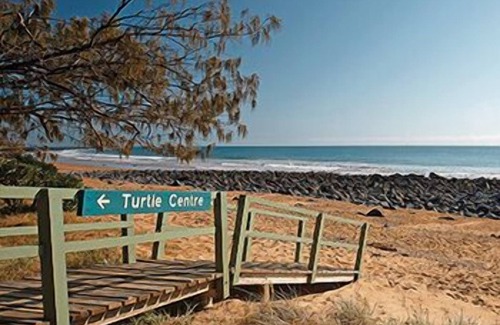 Bargara Apartment | Palm Breeze - 4 bedroom - Walk to the Ocean