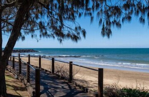 Bargara Apartment | Palm Breeze - 4 bedroom - Walk to the Ocean