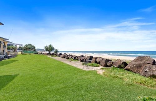 Palm Beach Apartment | Palm Breeze - Hosted by Burleigh Letting