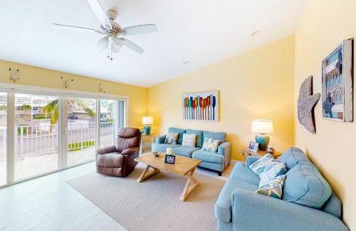Key Colony Beach House | Palm Breeze Retreat 320 & 330