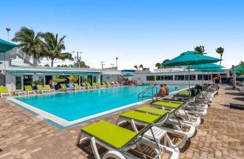 Key Colony Beach House | Palm Breeze Retreat 320 & 330