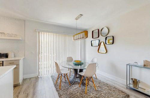 Palm Desert Apartment | Palm Breeze