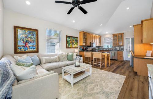 Sunset Reef House | Palm Cottage- Escape to Paradise, steps from the beach!