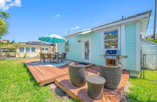 Sunset Reef House | Palm Cottage- Escape to Paradise, steps from the beach!