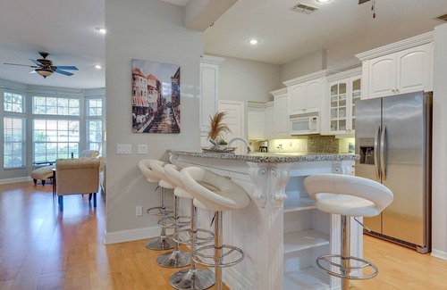 Landmark Estates House | Palm Harbor Vacation Rental: 7 Mi to Beach!