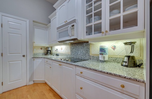 Landmark Estates House | Palm Harbor Vacation Rental: 7 Mi to Beach!