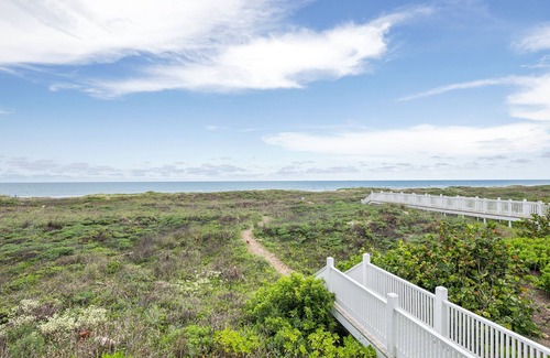 The Shores House | Palm House - Private Beachfront House 3 Bedroom Home by RedAwning