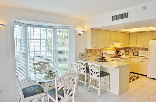 Palm Island Villa | Palm Island 1 Bedroom Deluxe Villa by RedAwning