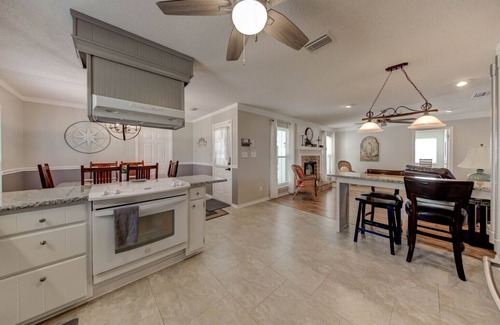 Foley House | *Palm Life* Luxury, spacious, charming 3BR/2Ba house with lighted outdoor spaces
