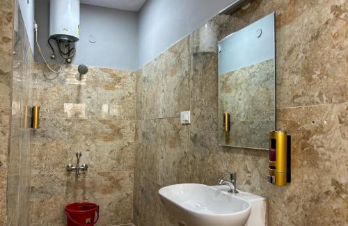 Indiranagar Hotel | Palm Mystic Inn - Indiranagar