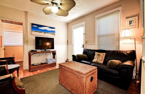 Clearwater Beach Apartment | Palm Place 3 - Buccaneer Palm Beach getaway 622