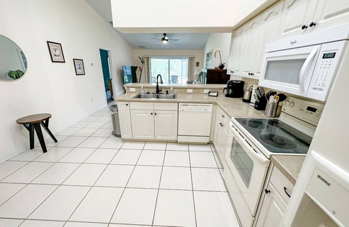 Pebble Beach Condo | Palm Retreat near Englewood Beach