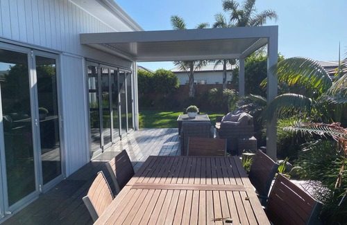 Papamoa Beach House | Palm Springs, Papamoa Paradise.