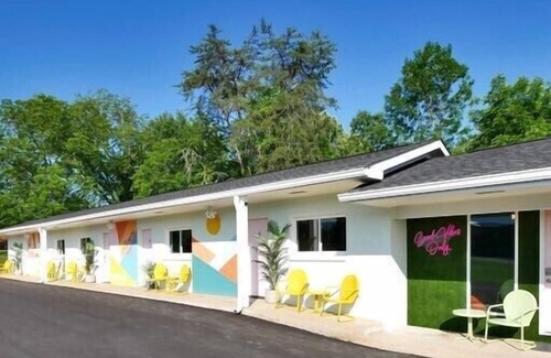 Trenton House | Palm Springs Room #1 @ Retro Boutique Motel